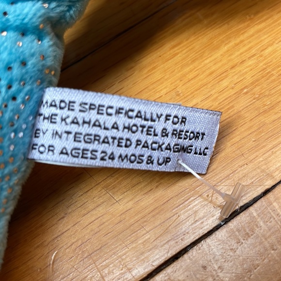 FREE with bundle - Plush dolphin stuffed animal - the Kahala resort - Picture 4 of 8